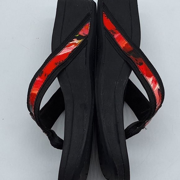 Vionic High Tide Flip Flops - Picture 4 of 8